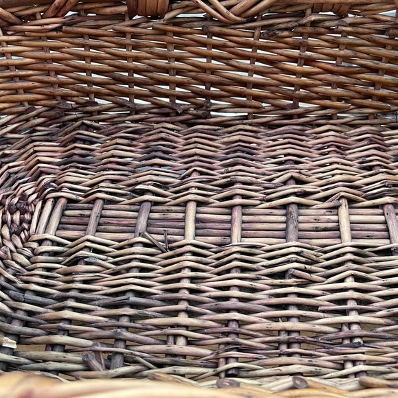 Vintage wicker rattan boat shaped decorative basket 22.5” x 12” - Picture 4 of 9